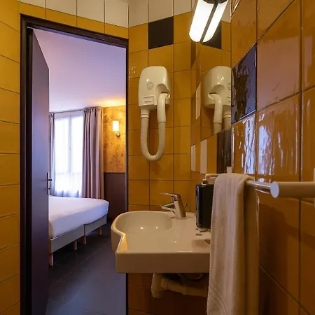Walled Off Hotel *