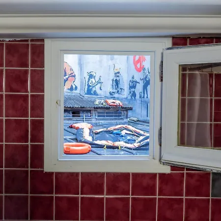 Hotel Walled Off *